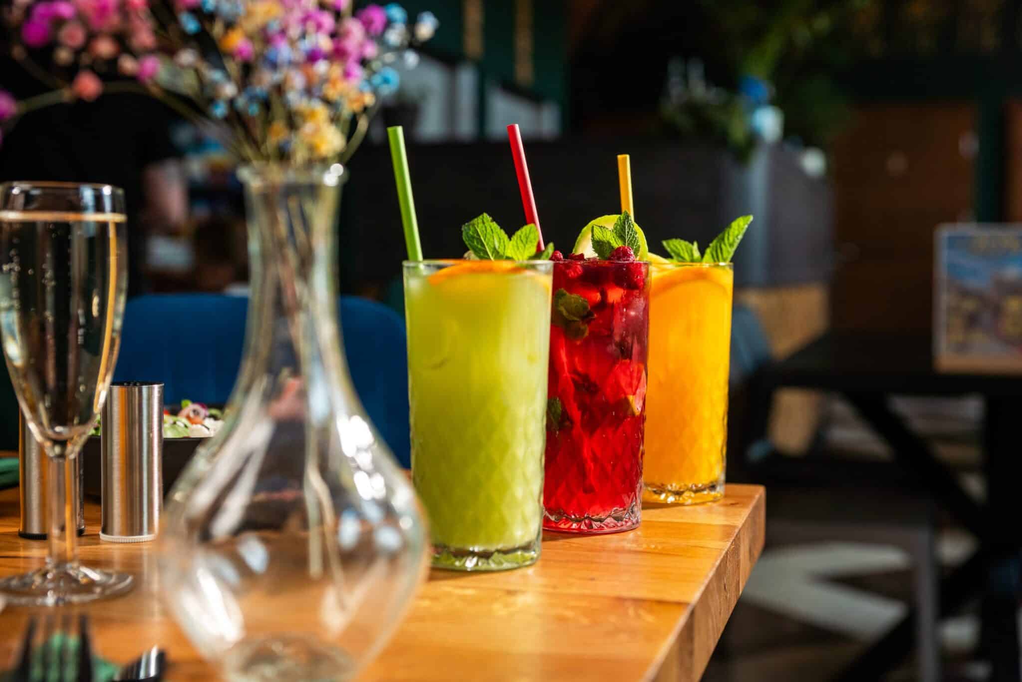 Lemoniady bez cukru (mango-pomarańcza, malina z limonką i ogórek z ananasem) - Restauracja PLACEK Katowice